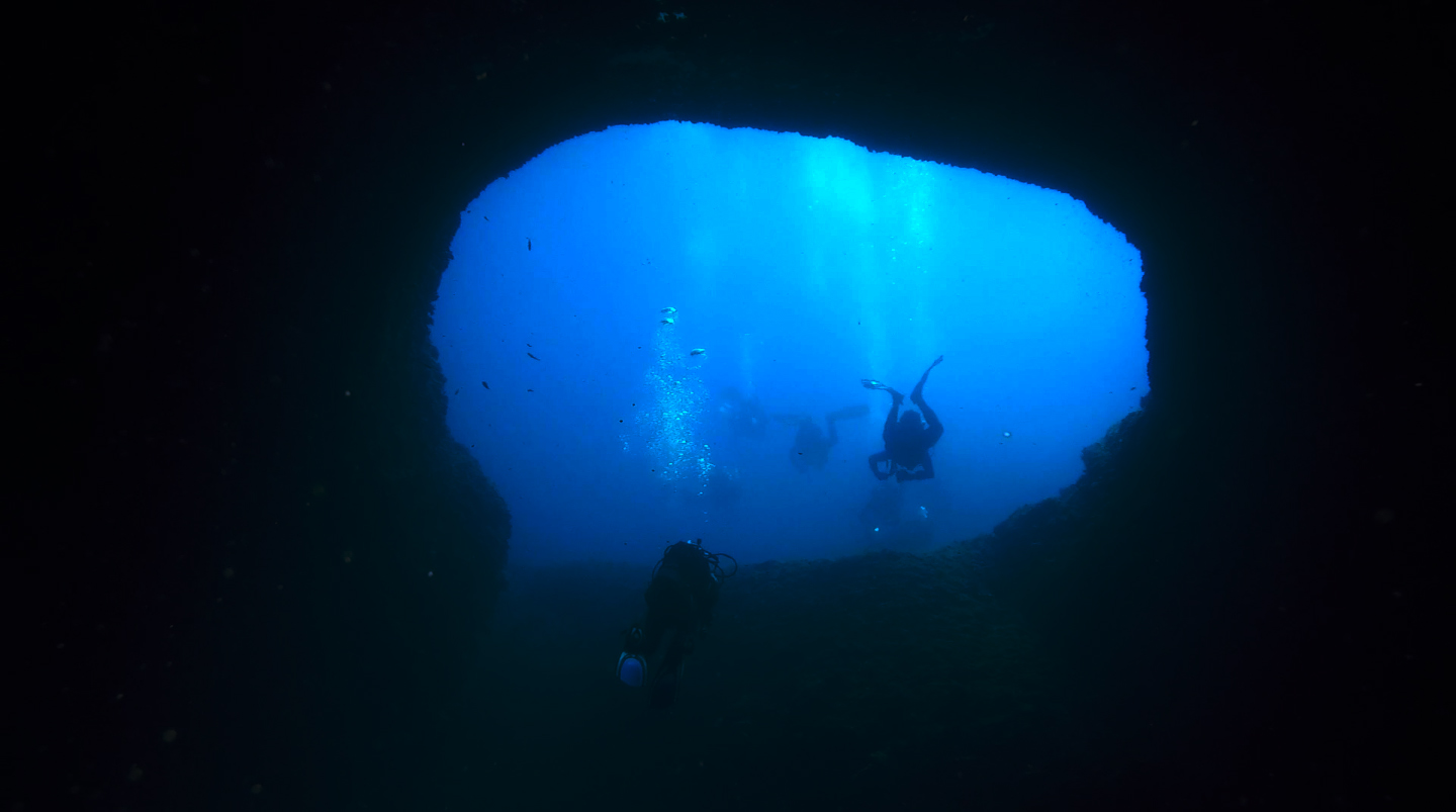 L'ampia uscita della grotta