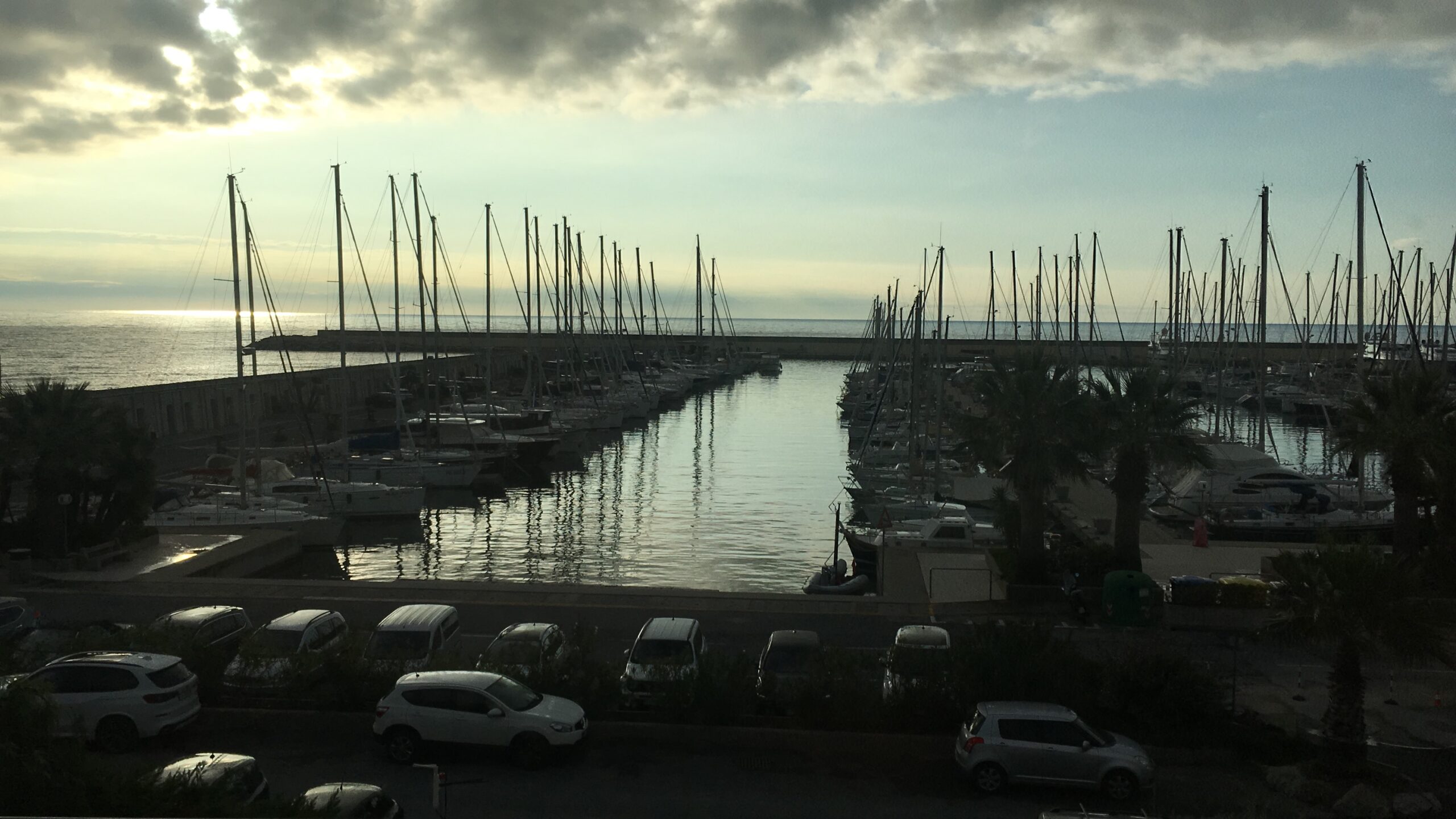 Siamo nel ponente ligure, a Marina degli Aregai, tra Imperia e Sanremo. Il centro che mi ospita è il Nautilus Technical Diving Center