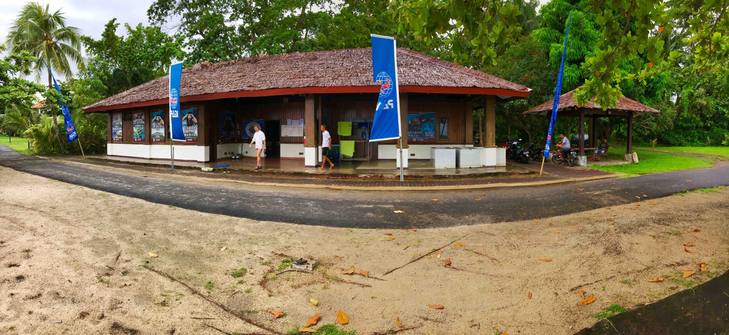 Eco Divers Manado sorge all’interno di questo paradiso esattamente di fronte alla piccola marina dell’hotel. Due comode barche sono ormeggiate in attesa dell’arrivo dei subacquei. 