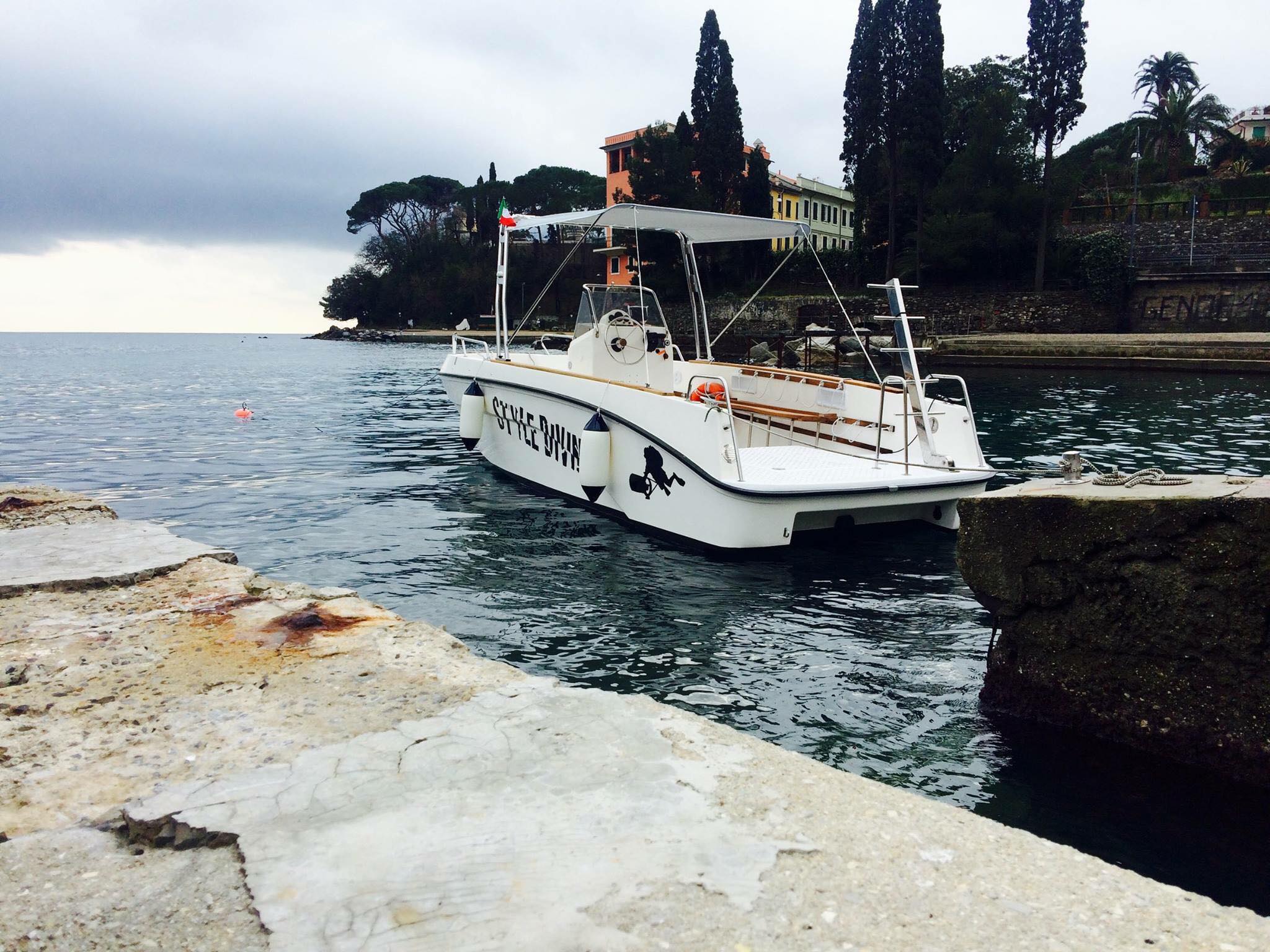 La barca è pronta per andare a vedere la rana pescatrice